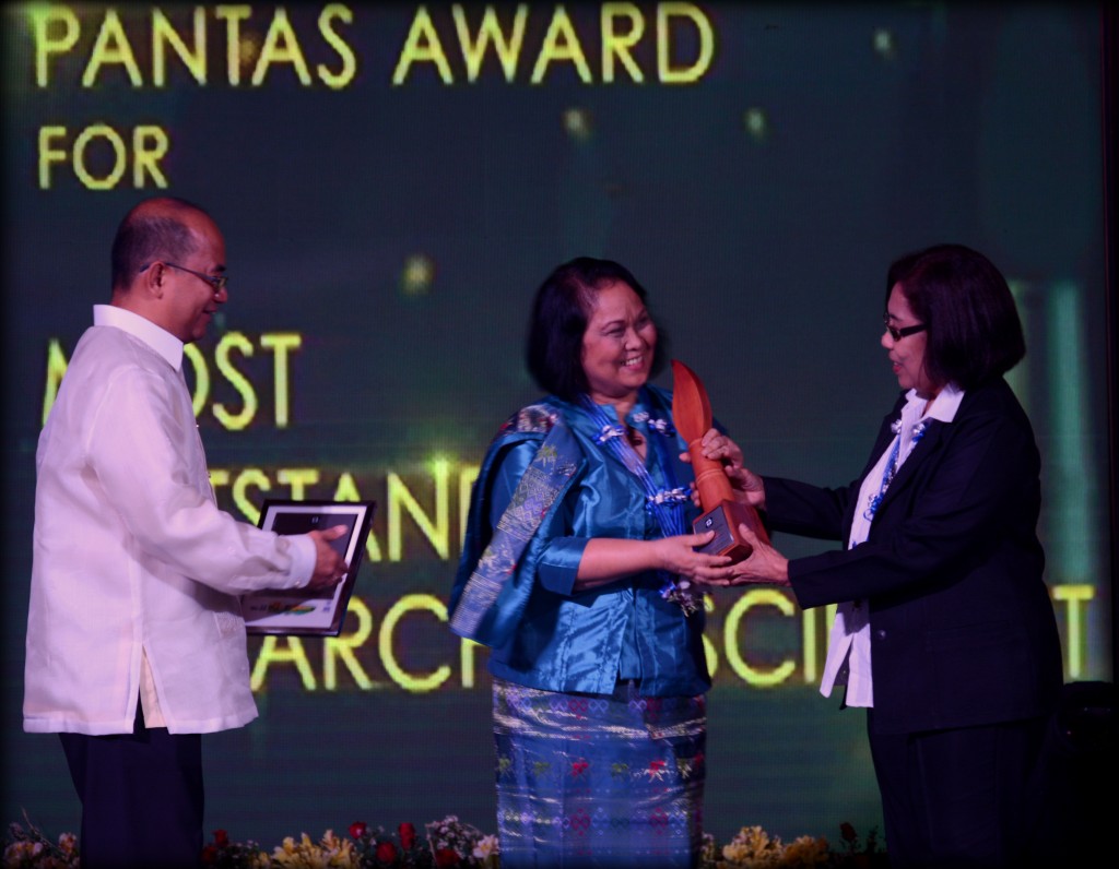 Internationally recognized scientist Dr. Rhodora Azanza receives the Pantas Award